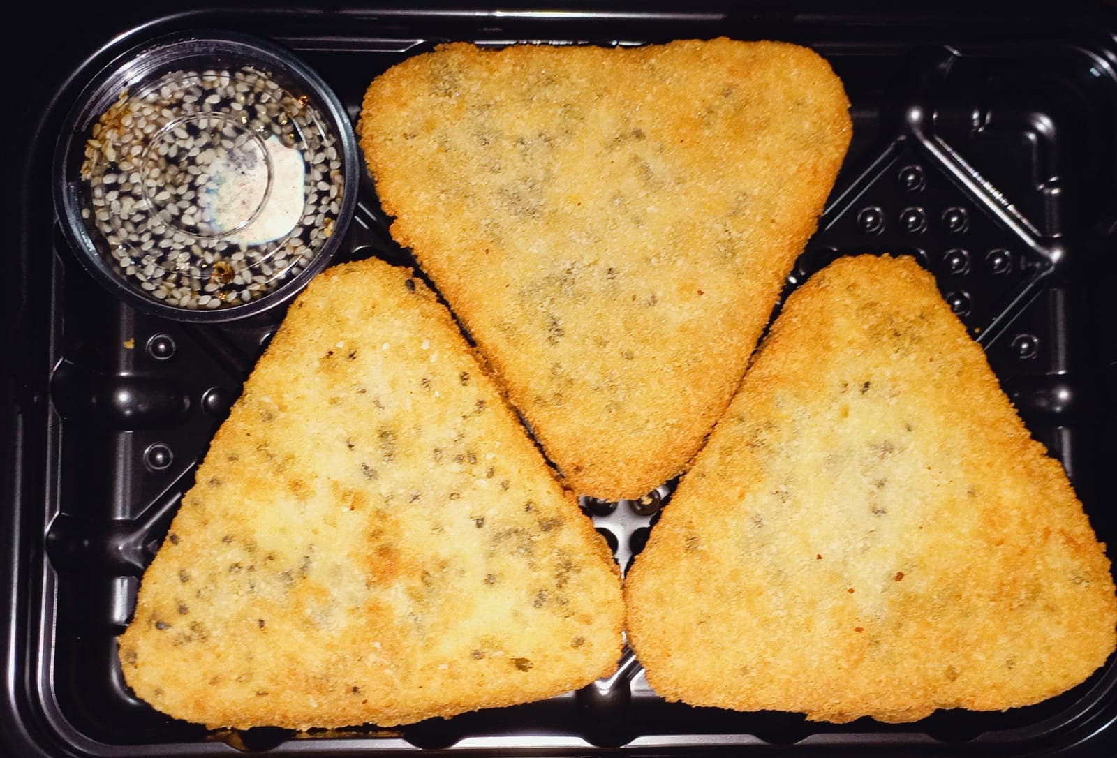 3 Oniguiris de arroz frito — imagen 1 de 1