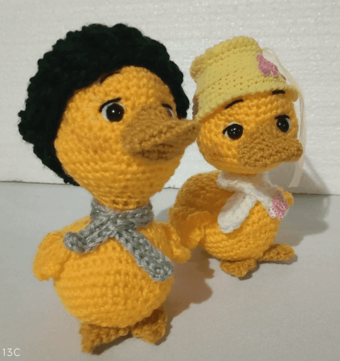 Patitos Amigurumi: Un Compañero Tejido a Mano con Amor — imagen 1 de 3