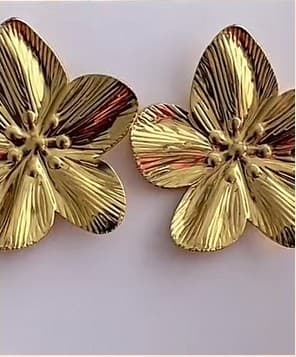 Aretes Flor Dorada — imagen 1 de 1