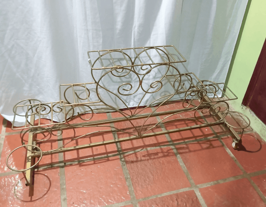 Mueble de hierro — imagen 1 de 4