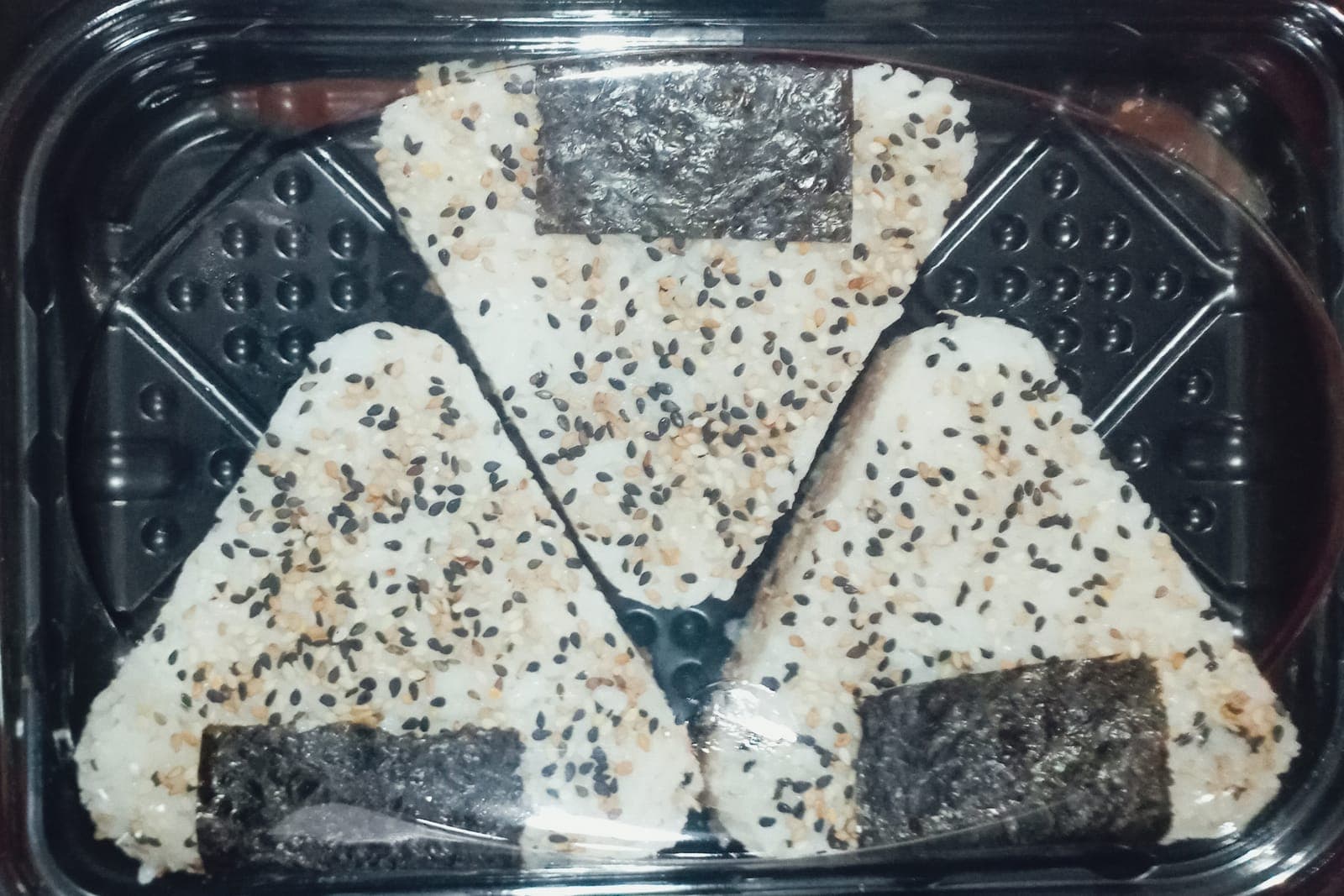 3 Oniguiris de arroz variado — imagen 1 de 1