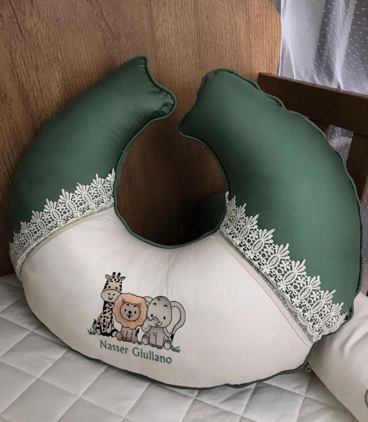 Almohada Amamantar- Media Luna Varon — imagen 1 de 8