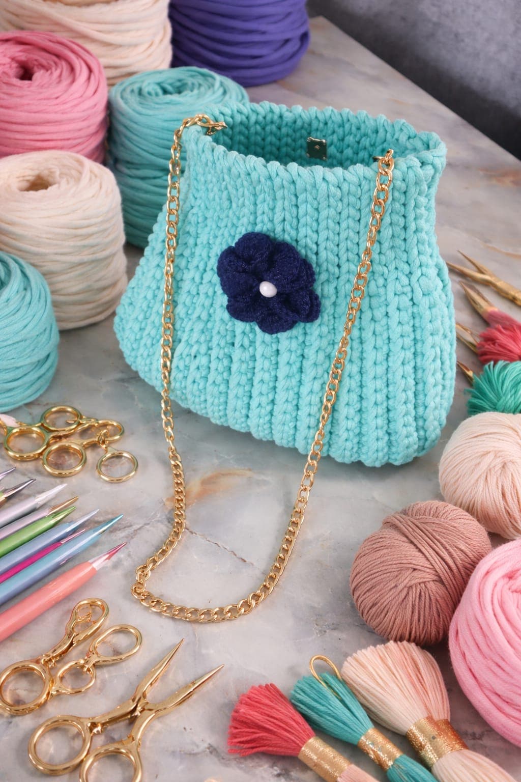 Bolso tejido a mano color turquesa. ENVIO GRATIS