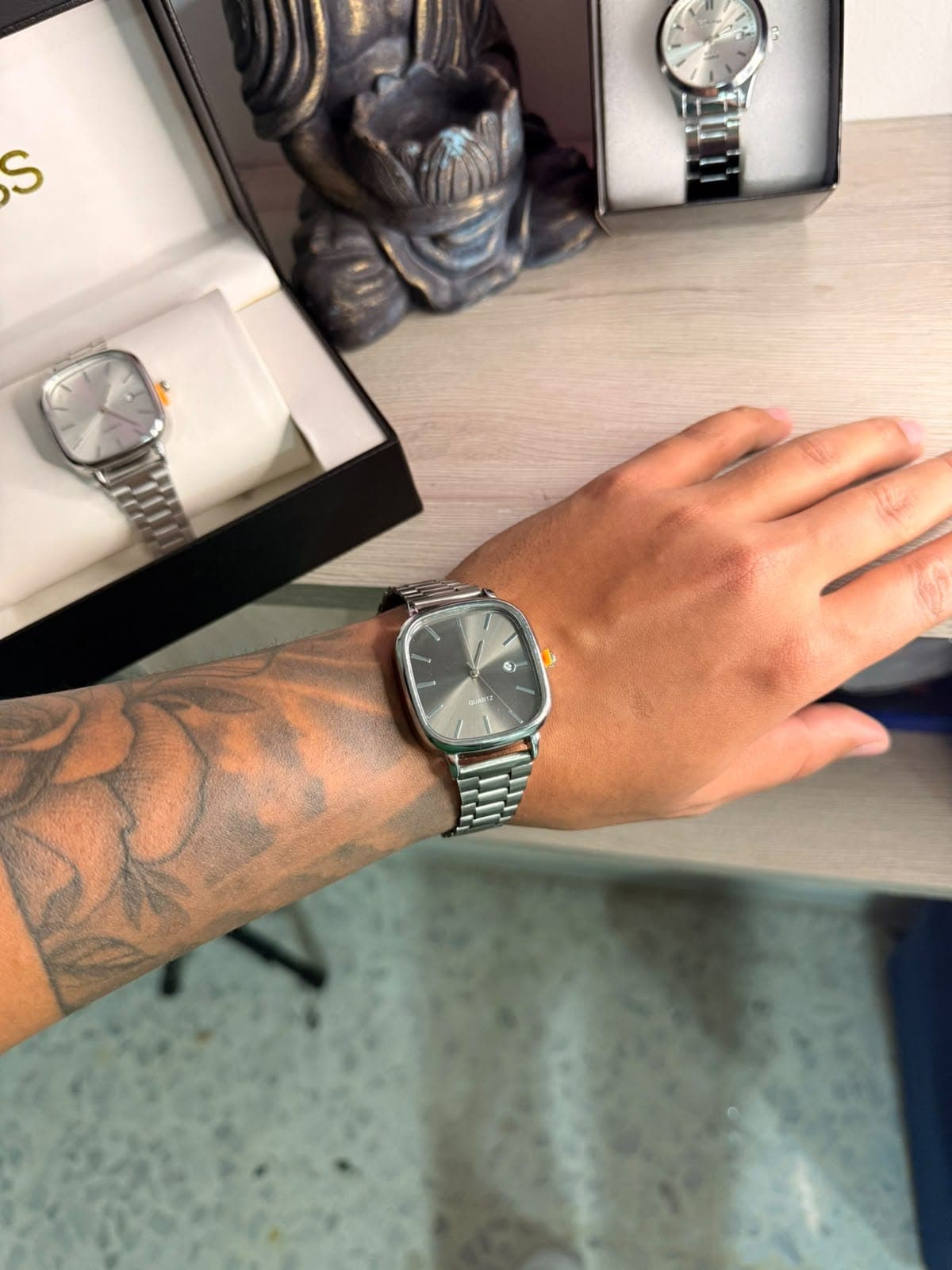 Reloj de cuarzo, minimalista