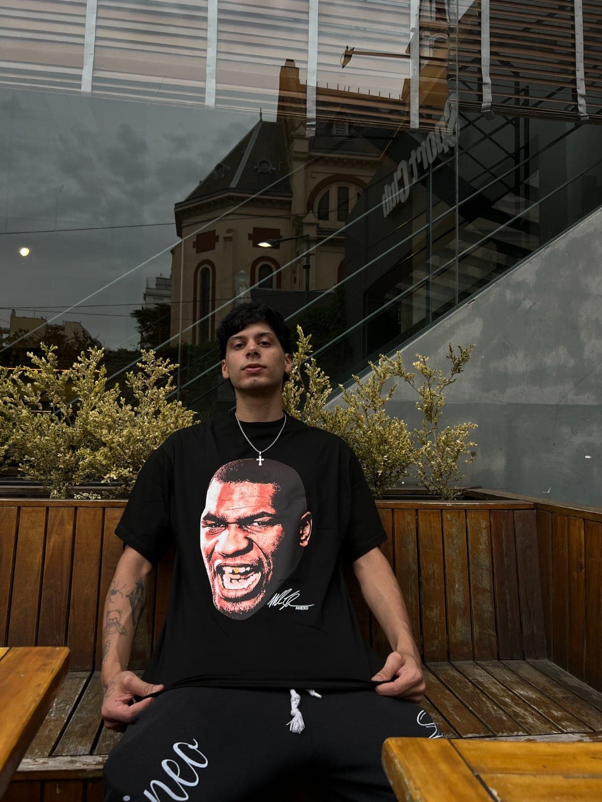 Over Tyson — imagen 1 de 3
